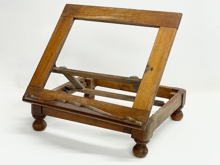 Victorian tabletop reading stand. 39x34cm