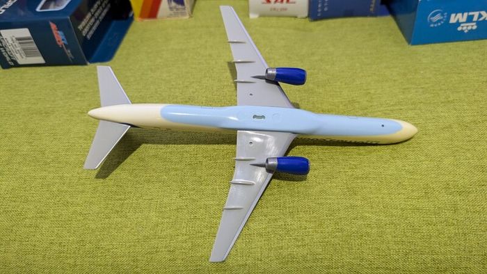 Thomas Cook 1:200 scale model airplane, Boeing 757 aircraft