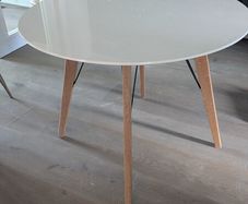 Round dining table