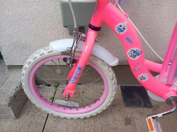 Kids LoL bike size 16 inch wheels