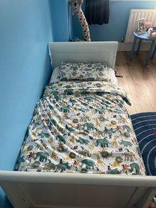 Obaby classic Stamford cot bee