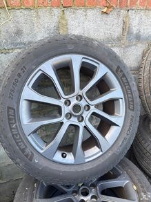 Land Rover 21 inch dark grey alloys