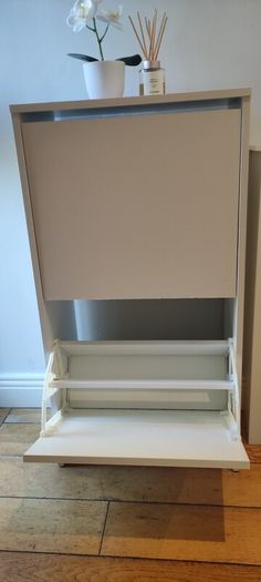 Shoes cabinet