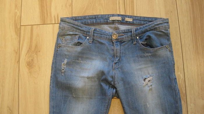 Stradivarius ladies/girls blue denim  jeans size 10 -12 30" leg