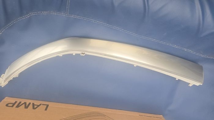 hyundai ioniq 5 left headlight and daylight