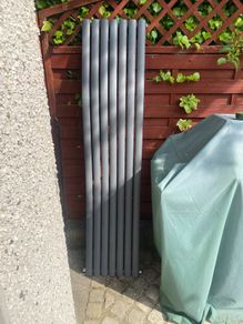 Anthracite Radiator in wave detail