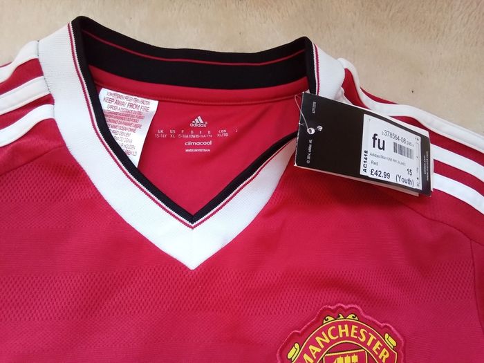 Manchester United teenager football jersey NEW