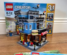 LEGO 31050 Corner Deli 100% Complete w/ Instructions & Figs