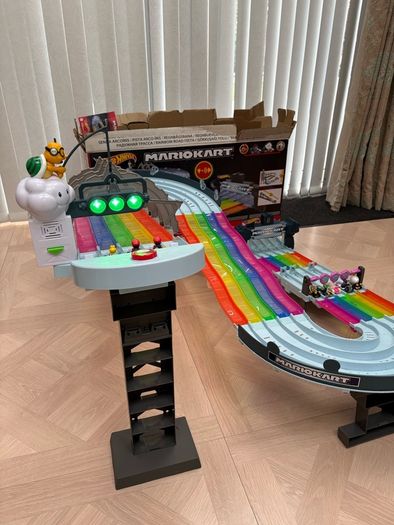 Mario Kart hot wheels race track