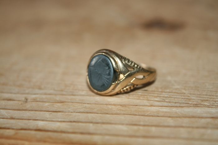 Men's Vintage 9ct Gold Roman Centurion Signet Ring - 3,6g