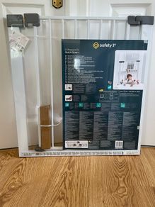 Baby safety gate