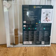 Baby safety gate