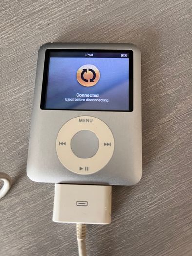 Apple iPod Nano 3rd Generation 4GB Silver A1236