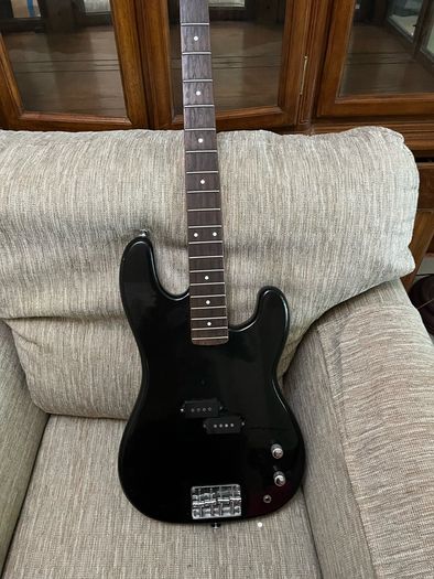 base guitar