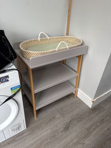 Baby elegance Ollie changing table with basket included