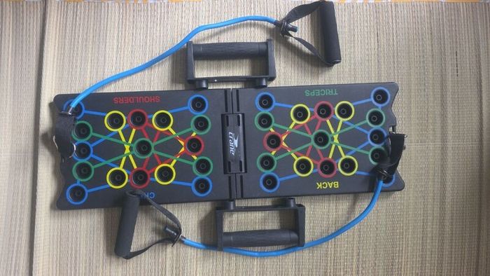 Crane push-up board with resistance bands