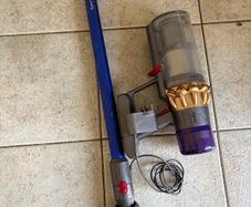 Dyson V11