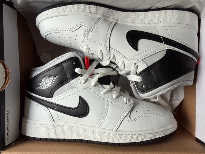 Air Jordan 1 Mid GS Summit White Black Infrared 23 | UK 5 EU 38 | Boxed