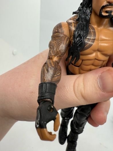 wwe elite series 35 Roman Reigns action figure