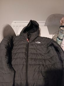Boys North Face coat(size XXL Boys)