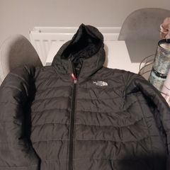 Boys North Face coat(size XXL Boys)