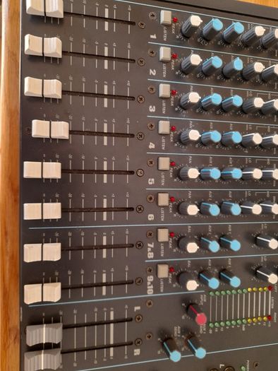 Studiomaster Club 2000 102 Hiz Plus mixer