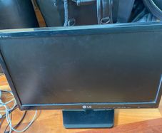 LG screen TV 18in and chrome cast
