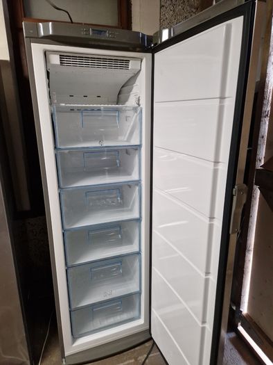 Eletrolux freezer