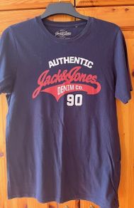 Jack & Jones T-shirt Size Small (small Adult)  DARK NAVY.  In Excellent Condition. Like New.