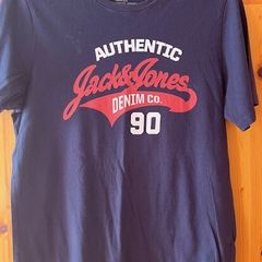 Jack & Jones T-shirt Size Small (small Adult)  DARK NAVY.  In Excellent Condition. Like New.