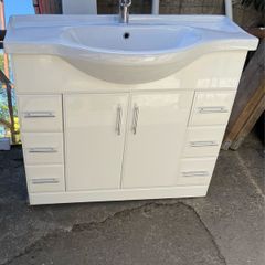 bathroom vanity unit with mirror