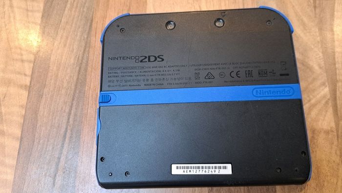 Nintendo 2DS Console plus games