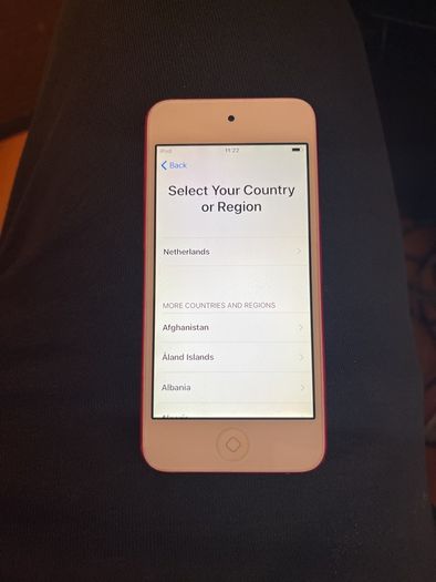 Apple IPod  touch 6th generation 32 gb pink ( excellent condition )