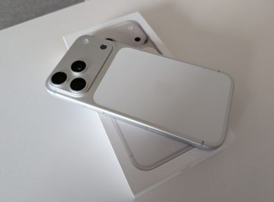 iPhone 17 Pro Max Silver