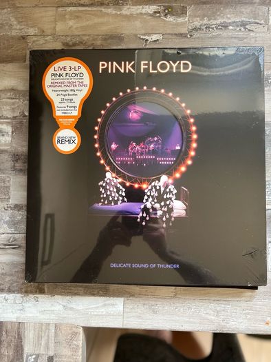 Crosley Cruiser Deluxe Portable Vinyl Turntable & 3 Artist Pink Floyd, The Doors & Coldplay.