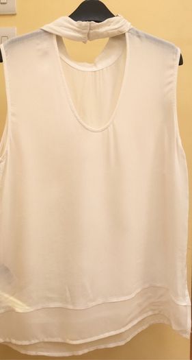 Size 14 Ladies Cream Sleeveless Top
