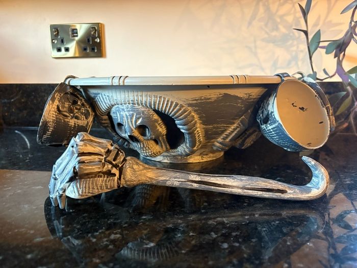 Halloween punch bowl with ladle and 6 cups