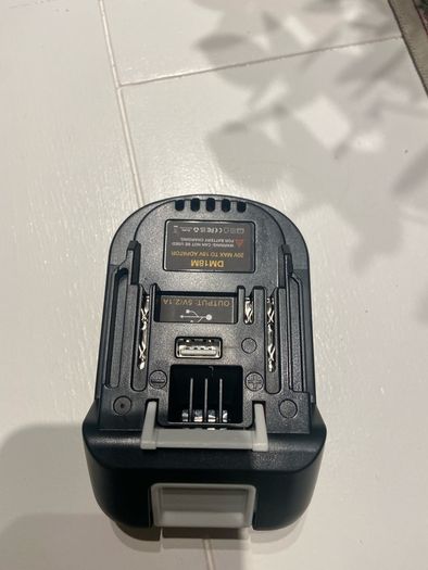 Adapter Converter DM18M Battery Adapter for DEWALT DCB200 DCB205 20V Lithium to MAKITA BL1830
