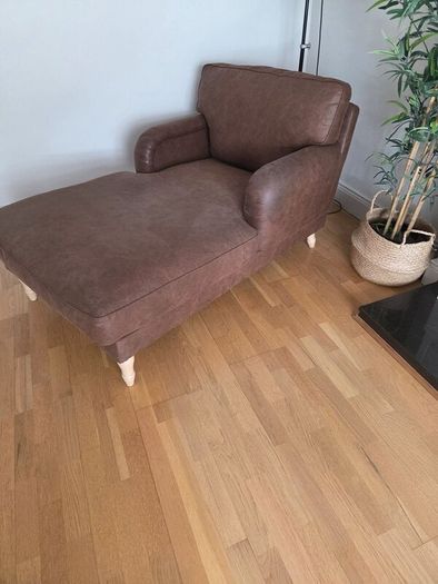 Luxurious: Modern Soft Brown Leather Chaise Longue