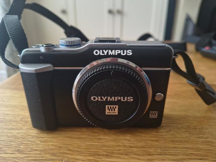 Olympus E-pl1 mirrorless body only