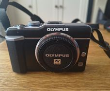 Olympus E-pl1 mirrorless body only
