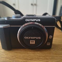 Olympus E-pl1 mirrorless body only