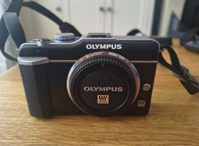 Olympus E-pl1 mirrorless body only