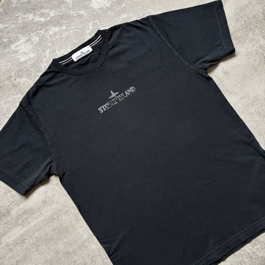 Navy stone island tshirt