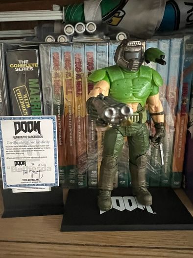 2 Doom Slayer glow in the dark Action Figures