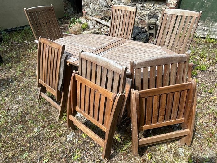 Hardwood extendable patio table