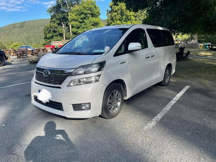 Toyota Vellfire hybrid - 7 seater - Fresh NCT