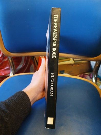 The Newspaper Book - Hugh Oram