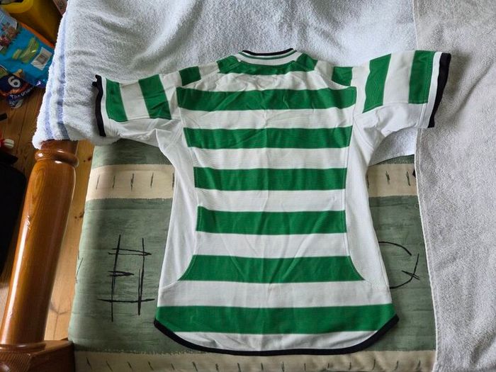 Celtic Football Home Jersey 2001 to 2003 Small Boys Umbro