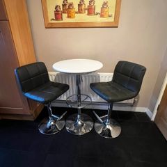 Breakfast bar and Swivel stools